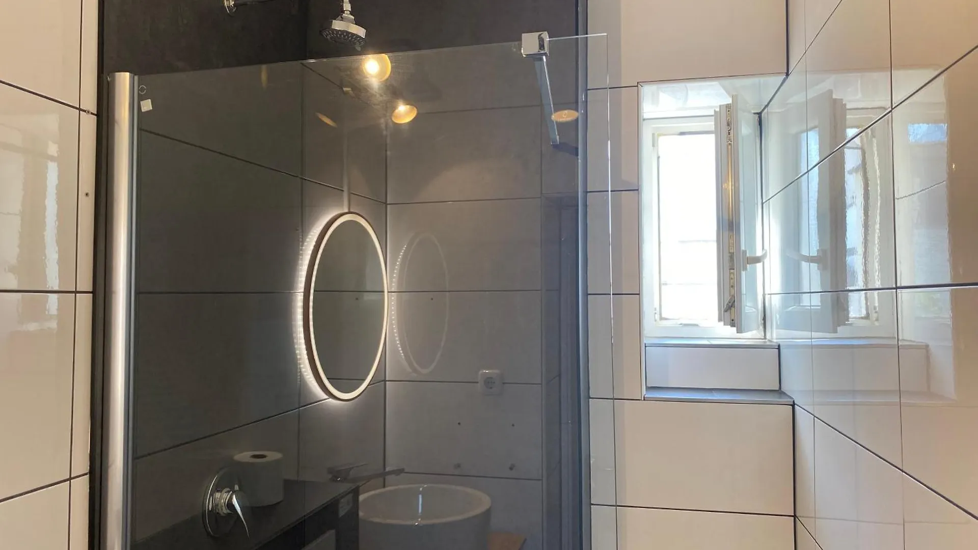 Hotel Petite Koenigsallee Self Check-In Düsseldorf Almanya